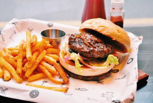 瓜姐吃汉堡,一场味蕾的盛宴